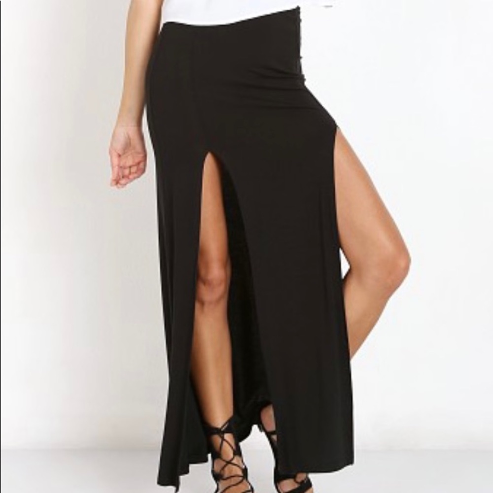 Joah Brown small black skirt